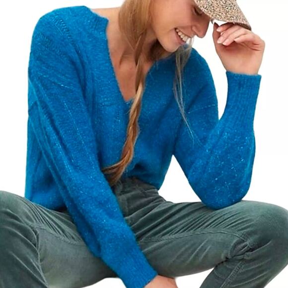 Pilcro Sweaters - ANTHROPOLOGIE Pilcro Maggie Blue Fuzzy Soft V-Neck Balloon Sleeve Sweater Sz XS